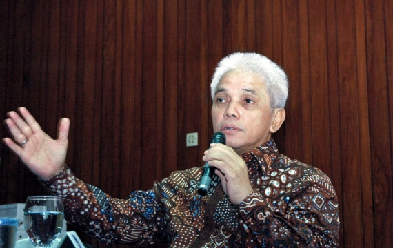 Hatta Rajasa Kalahkan Amien Rais di Survei